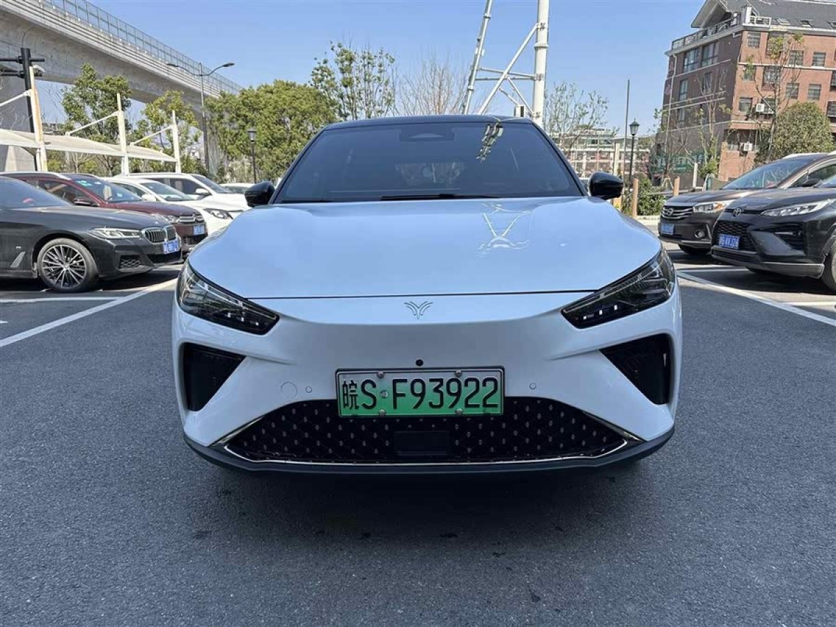 哪吒 哪吒L  2024款 增程 310 閃充紅衣版圖片