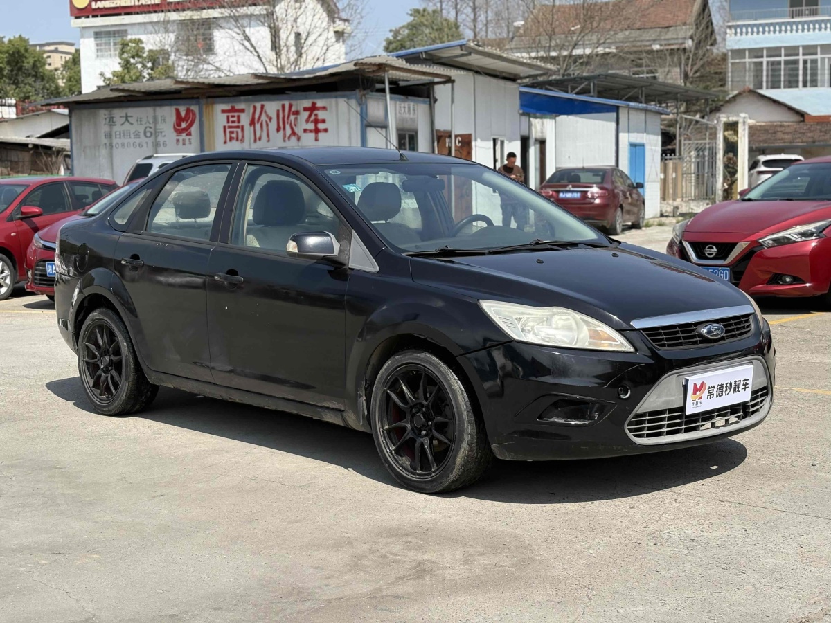 福特 ?？怂? 2013款 三廂經典 1.8L 手動基本型圖片