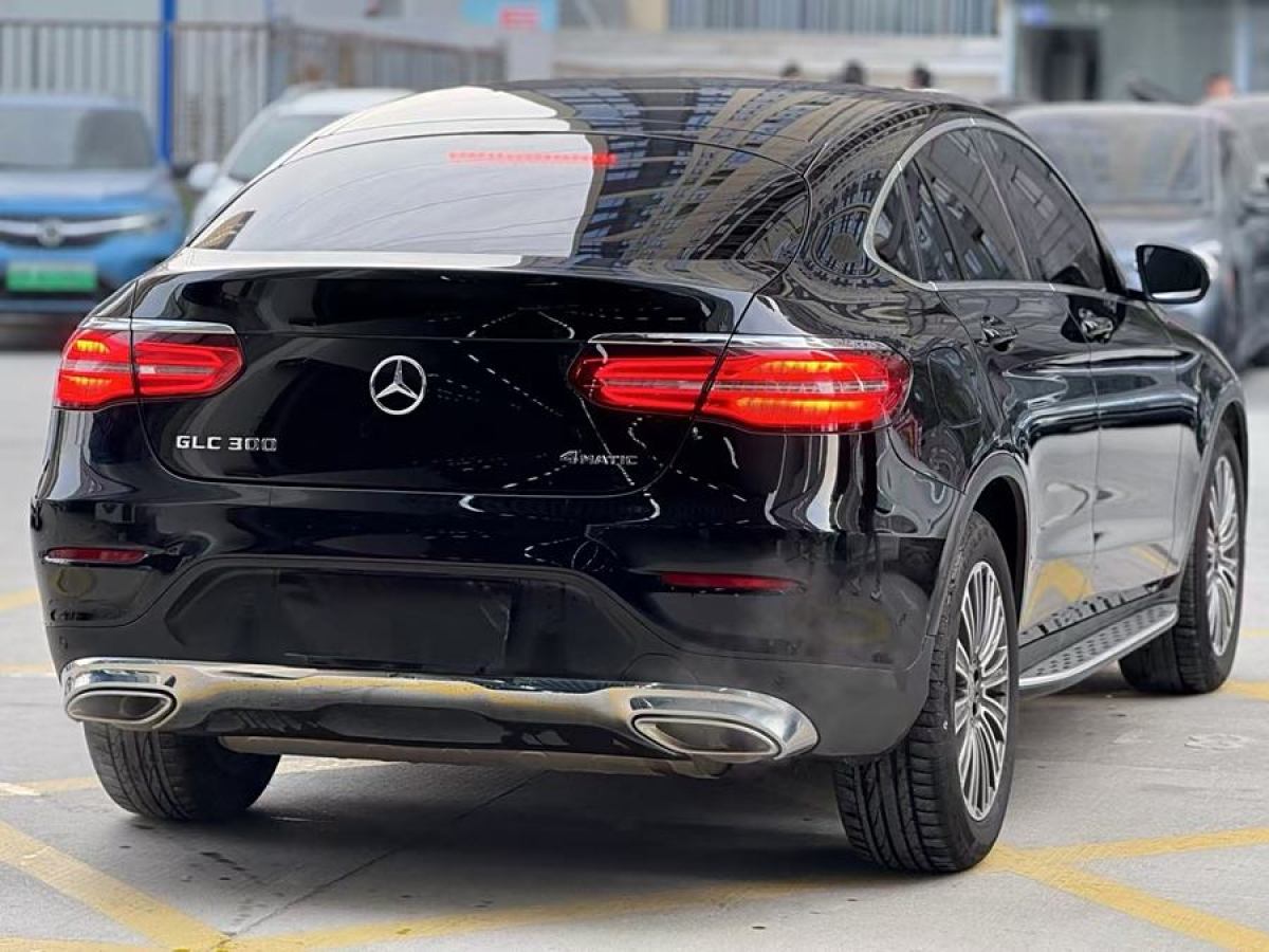 奔馳 奔馳GLC  2022款 改款 GLC 300 4MATIC 轎跑SUV圖片