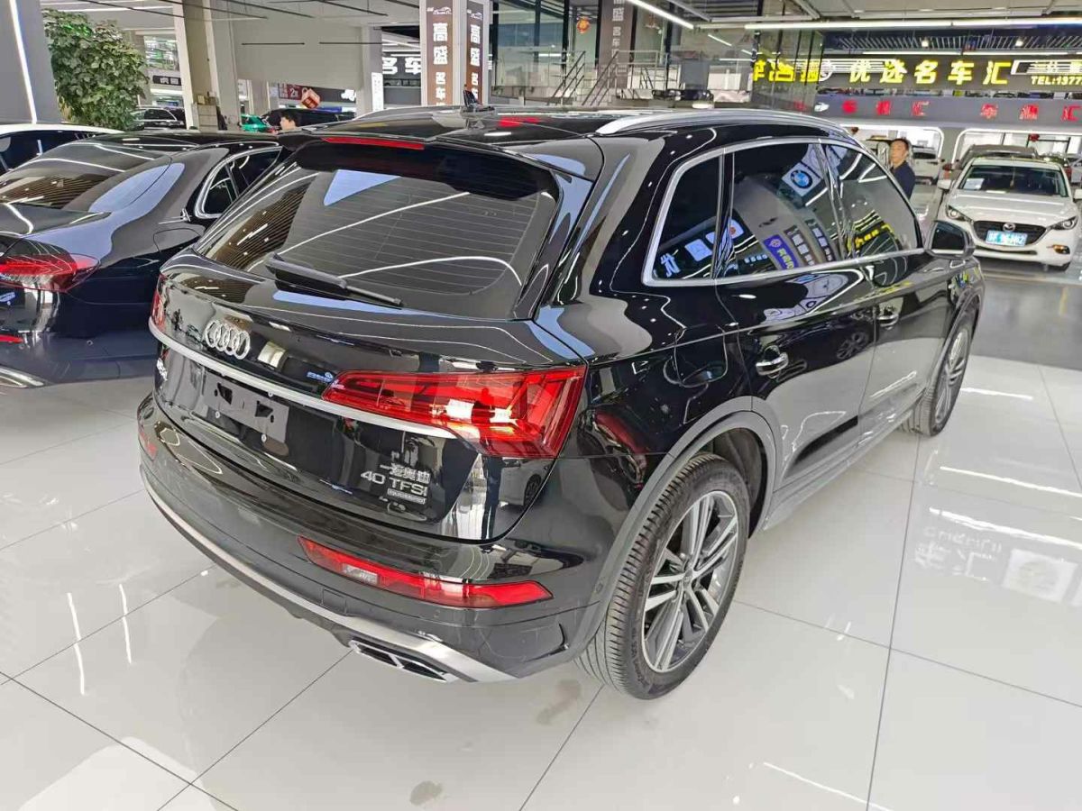 奧迪 奧迪Q5 e-tron  2022款 40 e-tron 星耀型 機(jī)甲套裝圖片