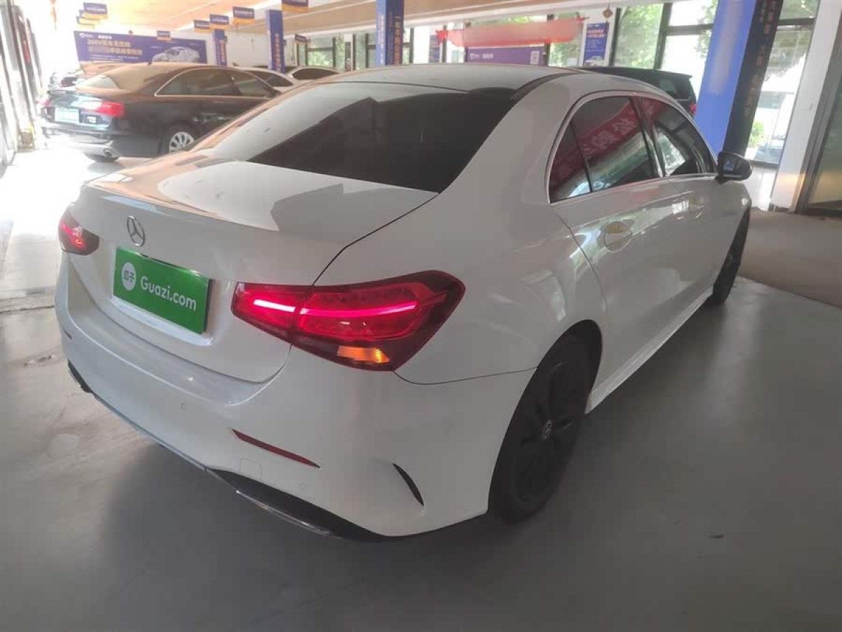 奔馳 奔馳A級(jí)  2019款  改款 A 180 L 運(yùn)動(dòng)轎車圖片