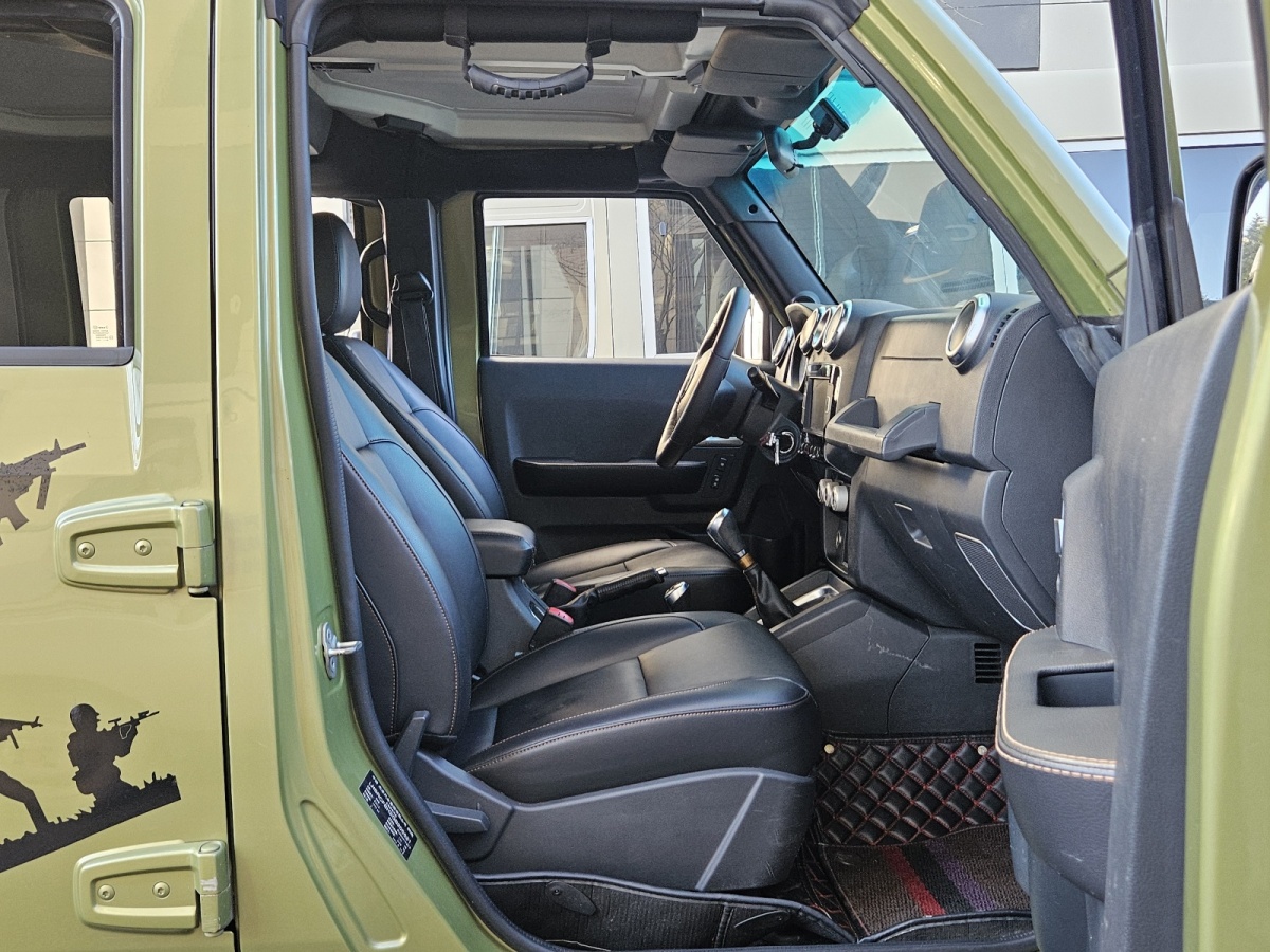 北京 BJ40  2016款 40L 2.0T 手動四驅尊貴版圖片