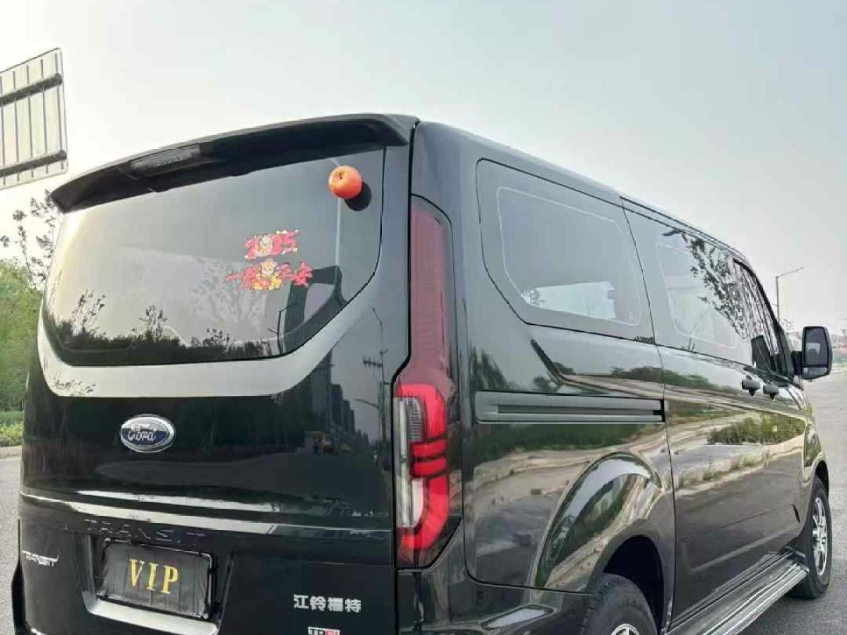 福特 全順  2024款 2.0T 汽油自動短軸低頂自動擋定制版6座圖片