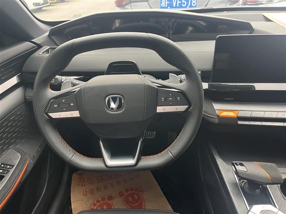 長安 長安UNI-V  2022款 1.5T 尊貴型圖片