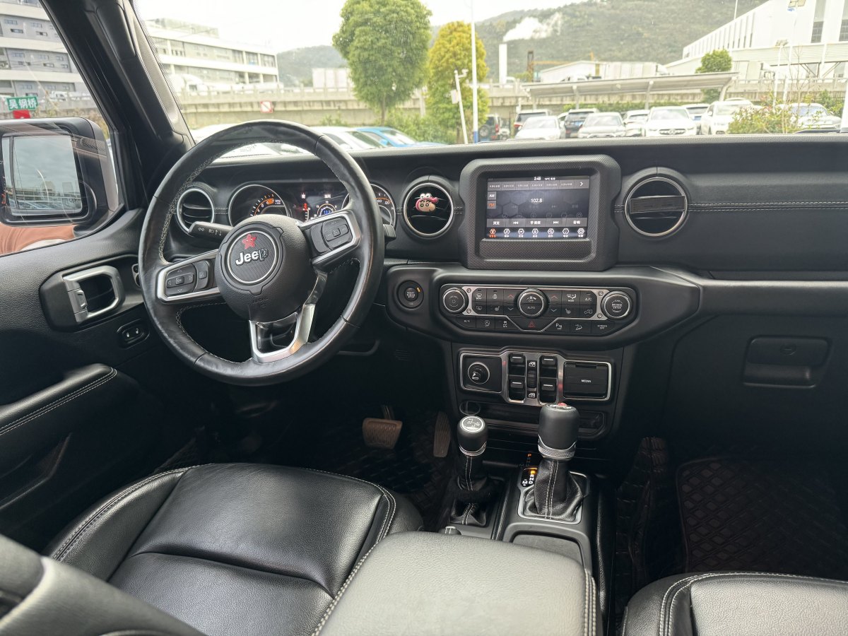 Jeep 牧馬人  2019款 2.0T Sahara 四門版 國(guó)VI圖片