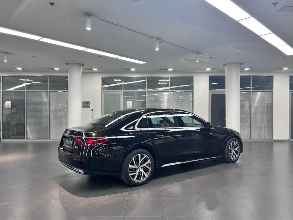 奔馳 奔馳E級(jí)  2024款 改款 E 300 L 時(shí)尚型圖片