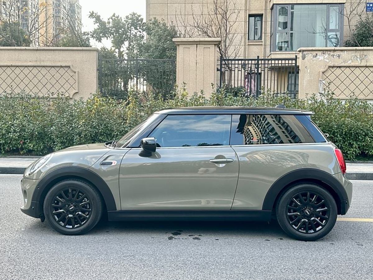 MINI MINI  2020款 1.5T COOPER 經(jīng)典派 三門絕色版圖片