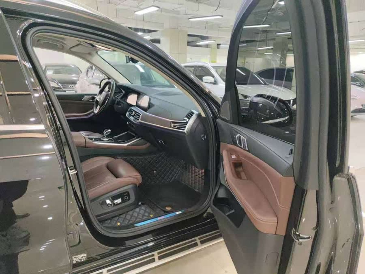寶馬 寶馬X7  2022款 xDrive40i 領(lǐng)先型豪華套裝圖片