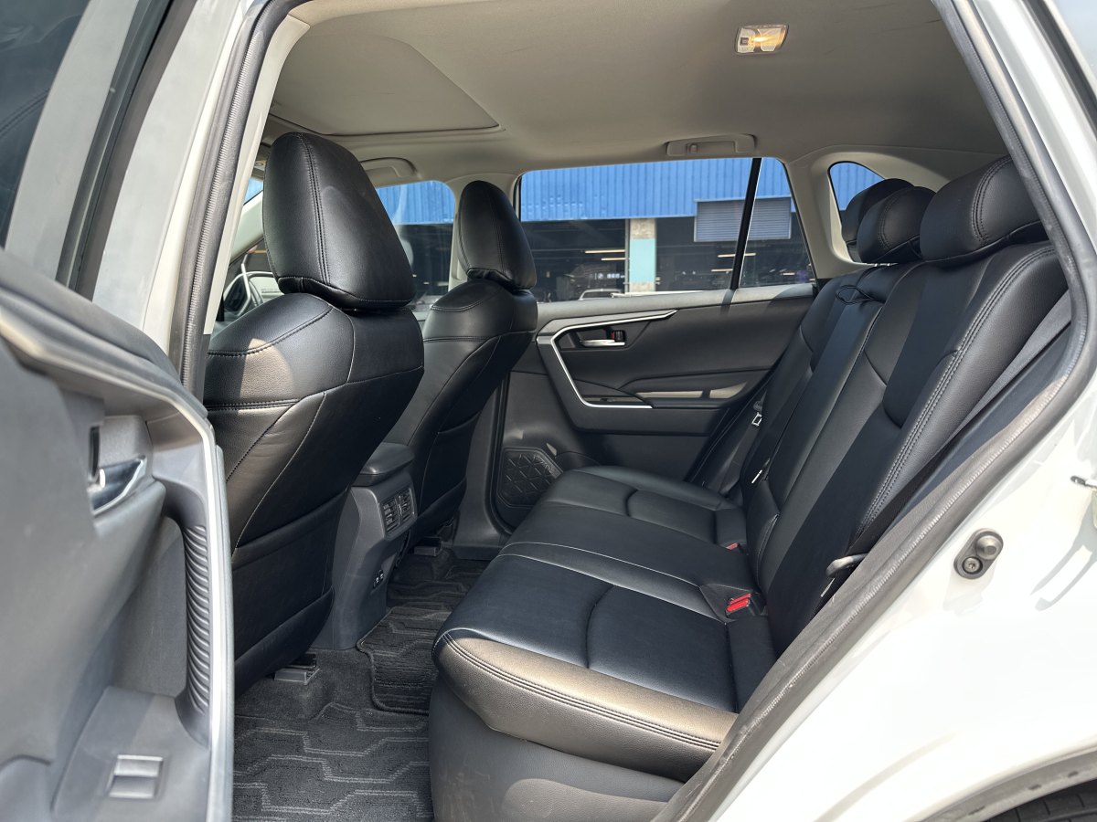豐田 RAV4榮放  2020款 雙擎  2.5L CVT兩驅(qū)精英版圖片