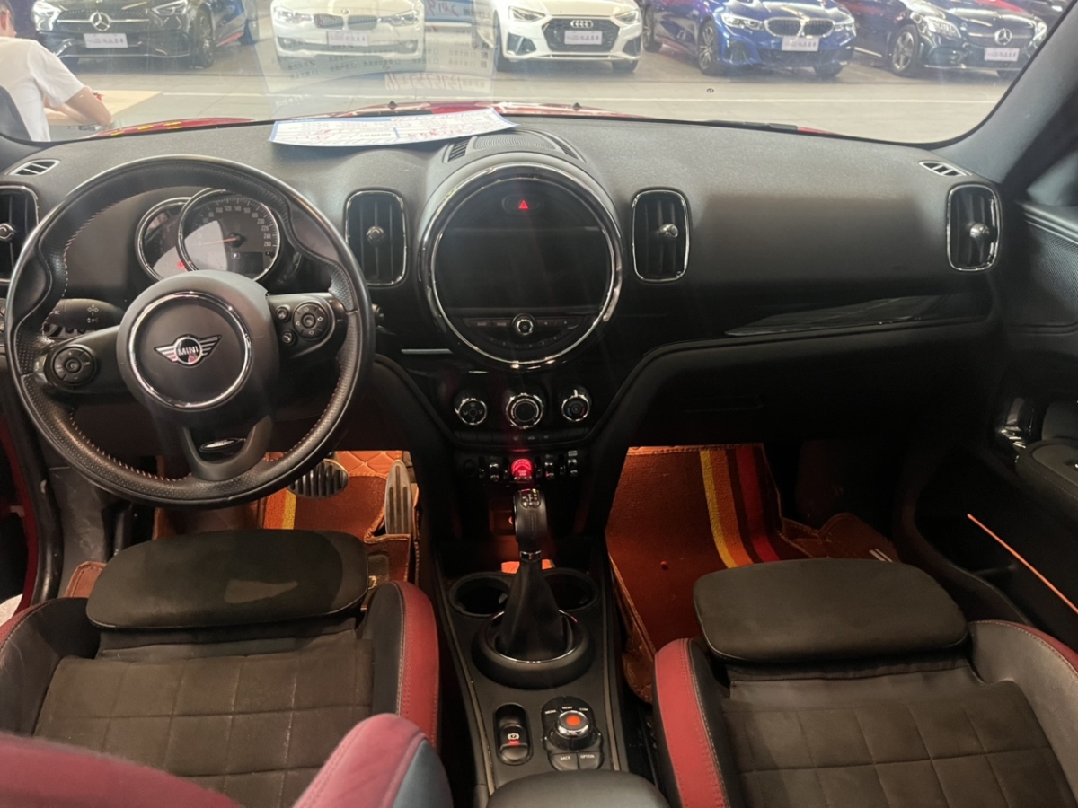 2019年02月MINI COUNTRYMAN  2017款 1.5T COOPER ALL4 非常假日版 辣椒紅