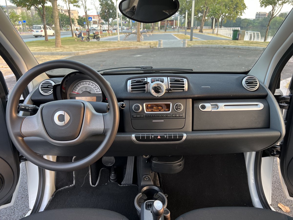 smart fortwo  2012款 1.0 MHD 硬頂標(biāo)準(zhǔn)版圖片