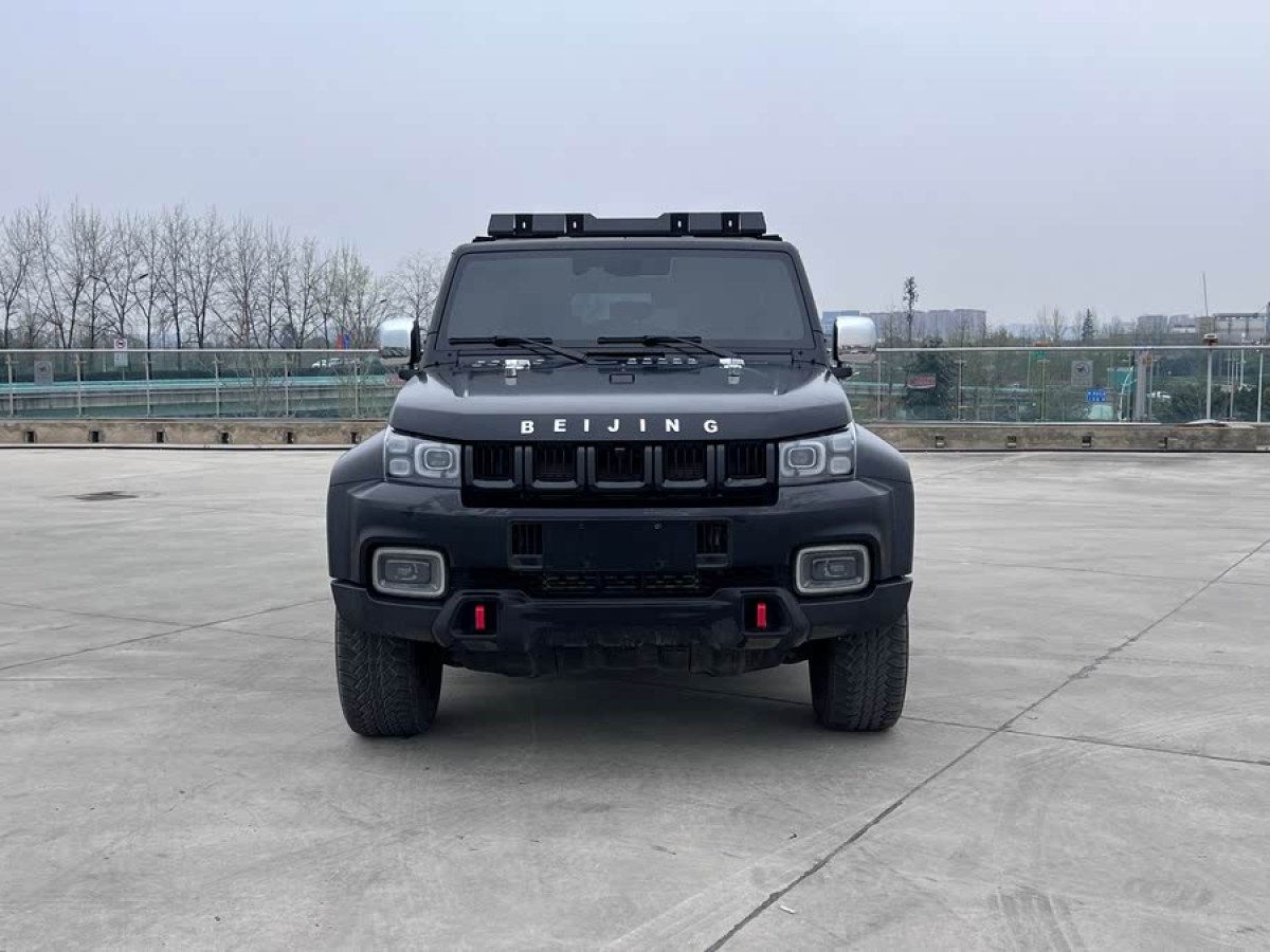 北京 BJ40  2023款 2.0D 自動四驅刀鋒英雄版?zhèn)b客型圖片