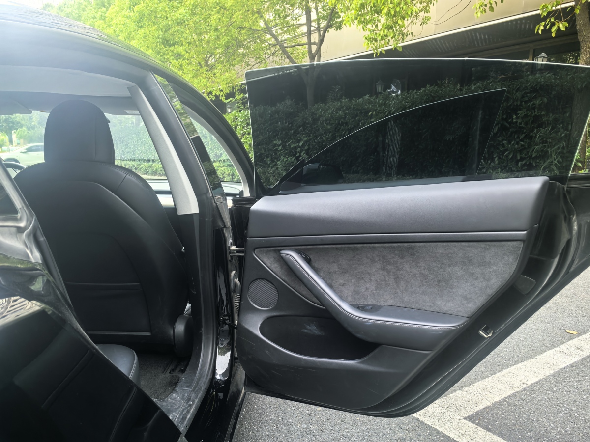 特斯拉 Model 3  2021款 標(biāo)準(zhǔn)續(xù)航后驅(qū)升級版 3D6圖片