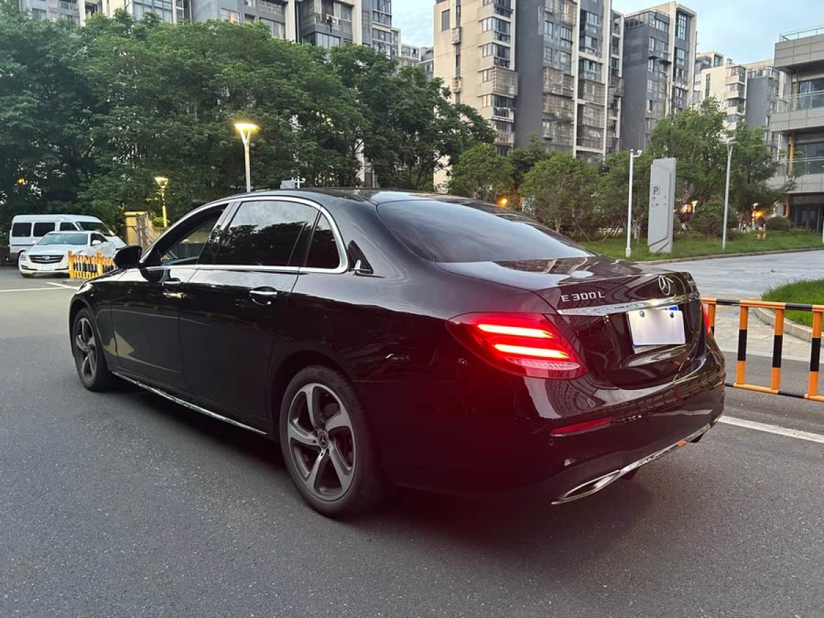 奔馳 奔馳E級  2019款 改款 E 300 L 運動時尚型圖片