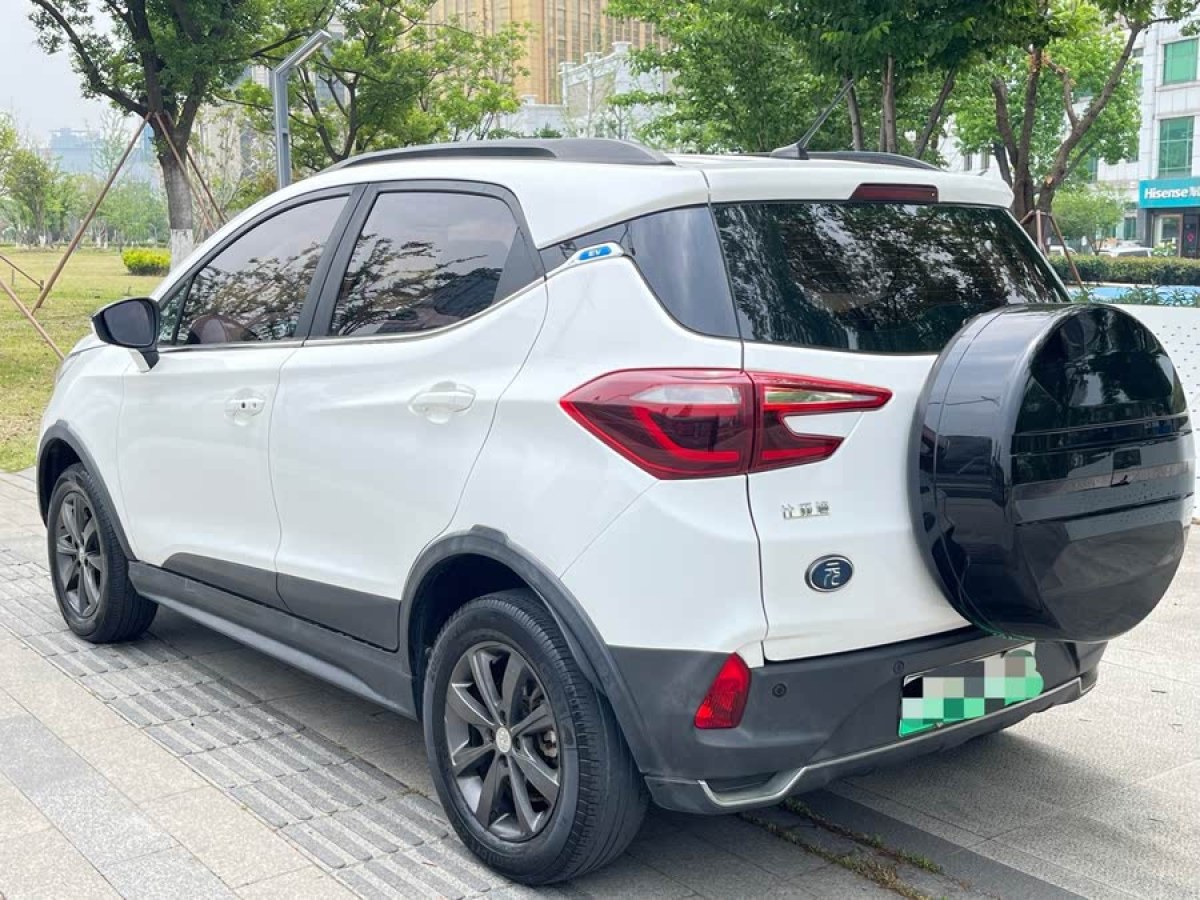 比亞迪 元新能源  2019款 EV360 智聯(lián)領(lǐng)尚型圖片