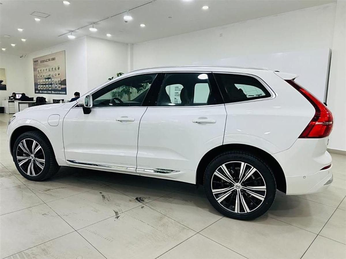 沃爾沃 XC60新能源  2025款 插電式混動(dòng) 長(zhǎng)續(xù)航四驅(qū)智遠(yuǎn)豪華版圖片