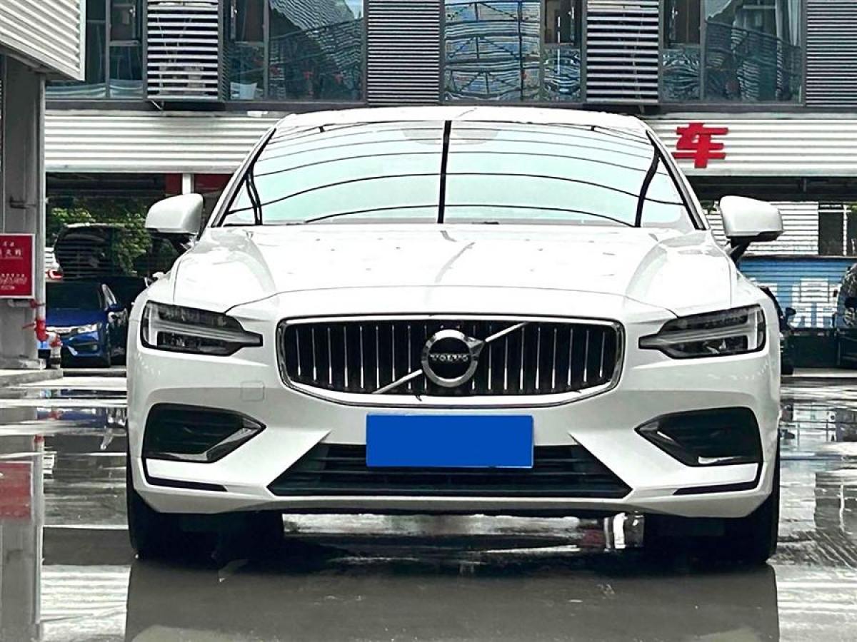 沃爾沃 S60L  2020款 T4 智遠(yuǎn)運(yùn)動版圖片