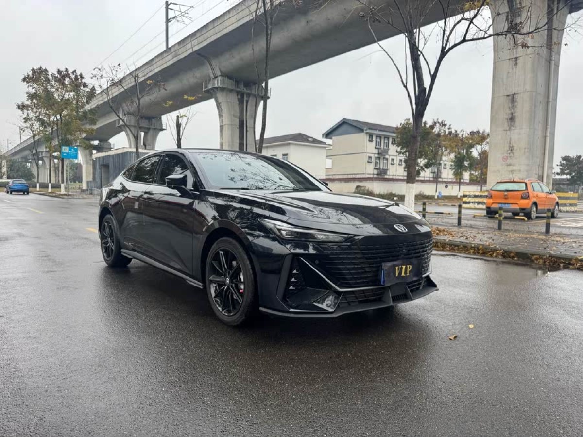 長(zhǎng)安 長(zhǎng)安UNI-V  2024款 1.5T 尊貴型圖片