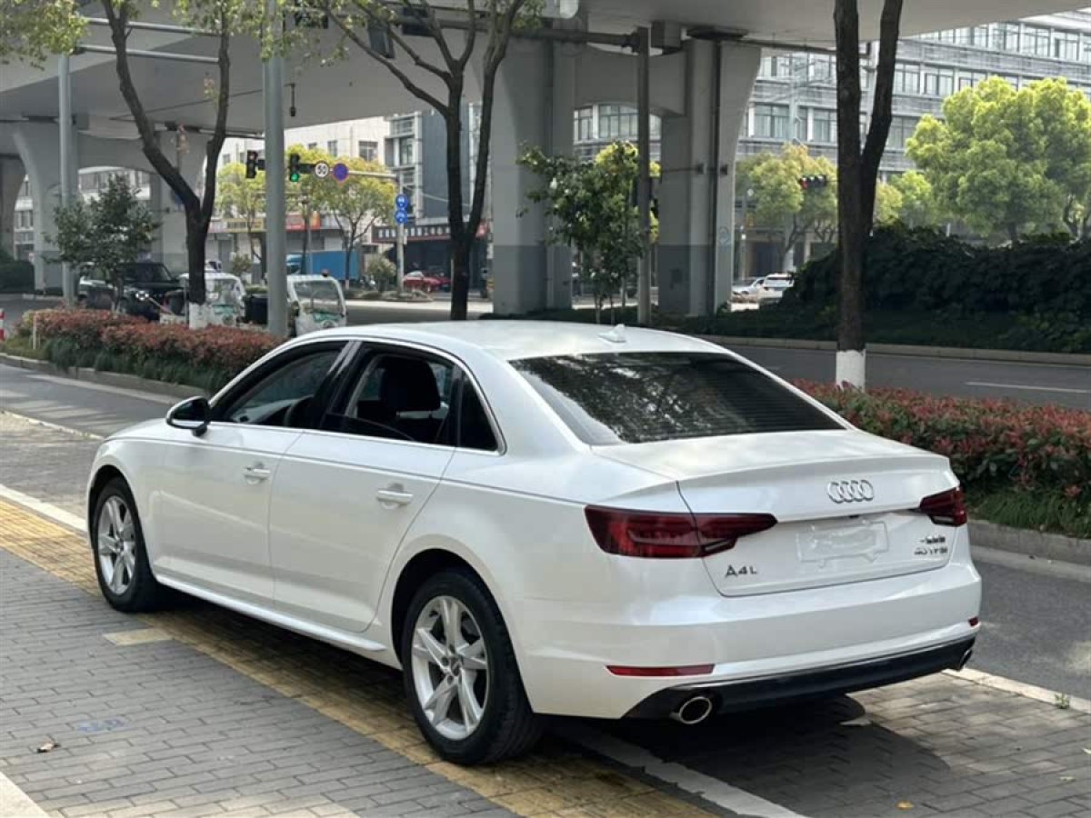 奧迪 奧迪A4L  2018款 30周年年型 40 TFSI 進(jìn)取型圖片