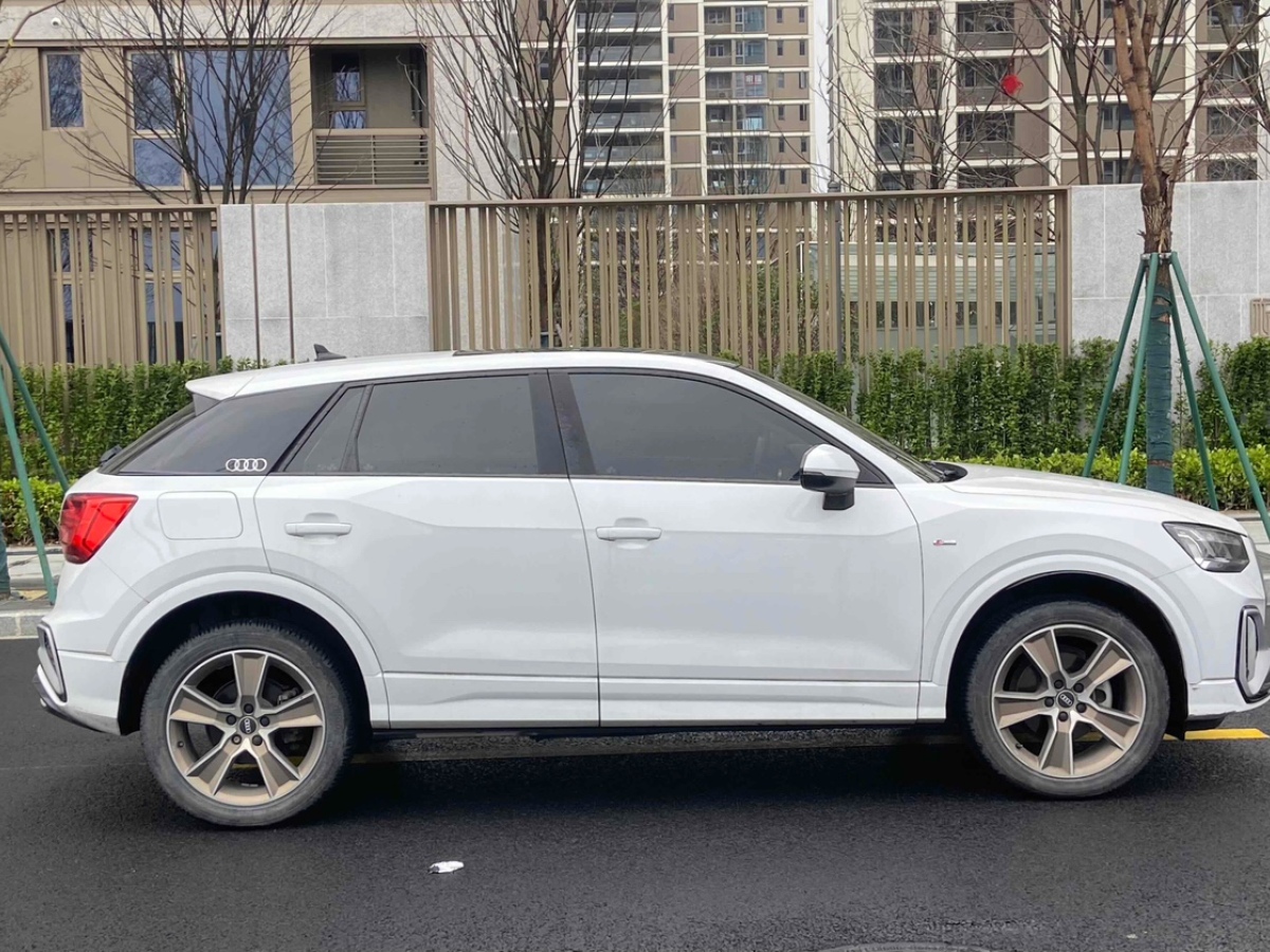 奧迪 奧迪Q2L  2022款 35 TFSI 時(shí)尚動感型圖片