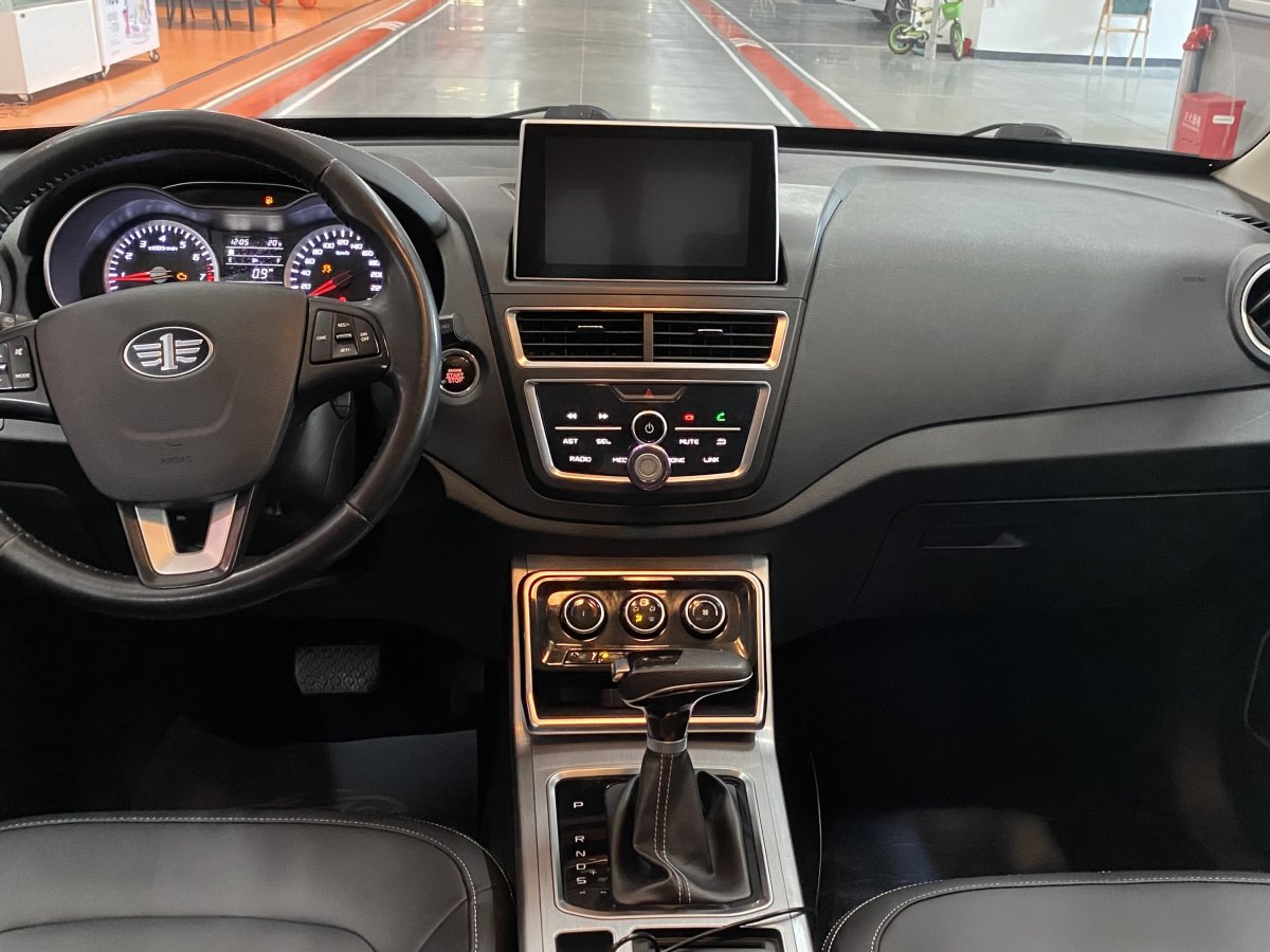 奔腾 X40  2019款 1.6L 自动豪华型图片