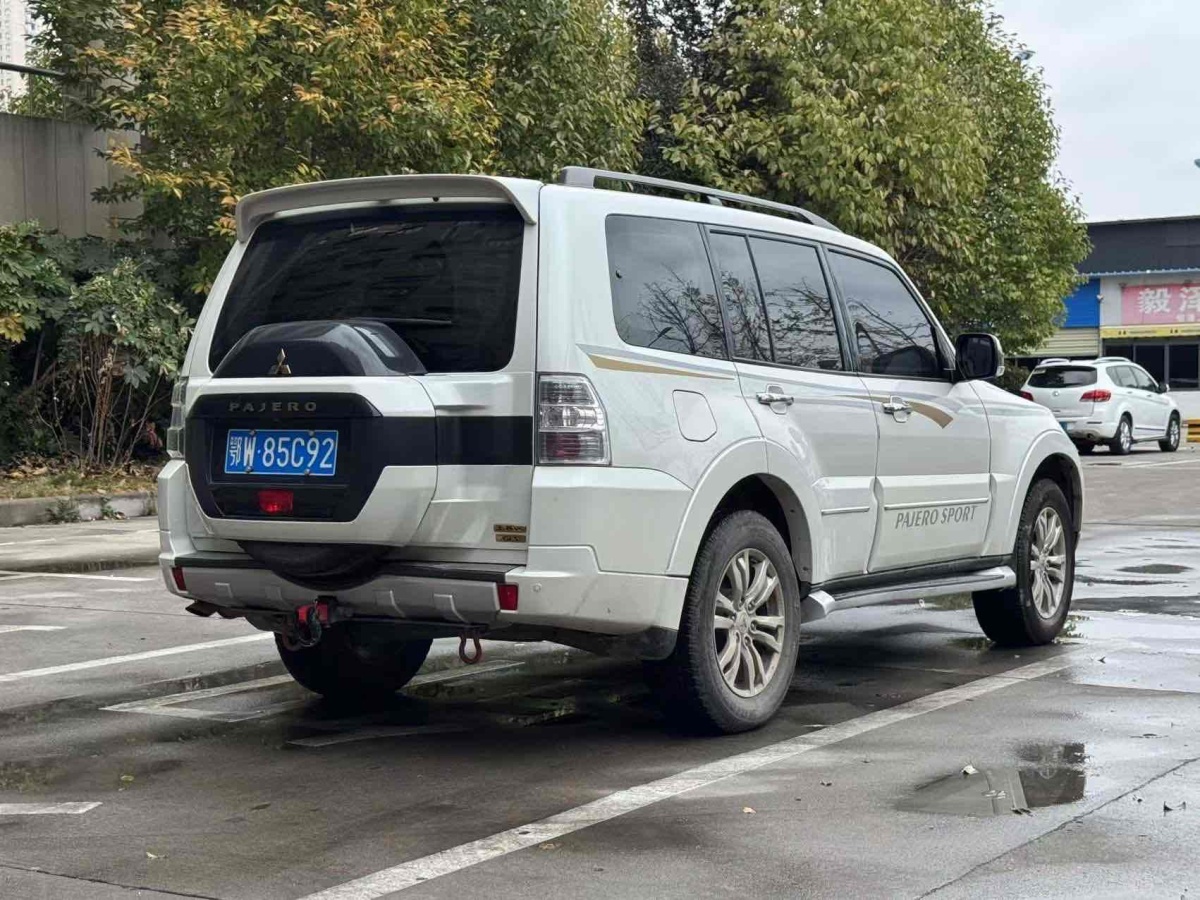 三菱 帕杰罗  2007款 3.8 五门GLS 旗舰天窗版图片