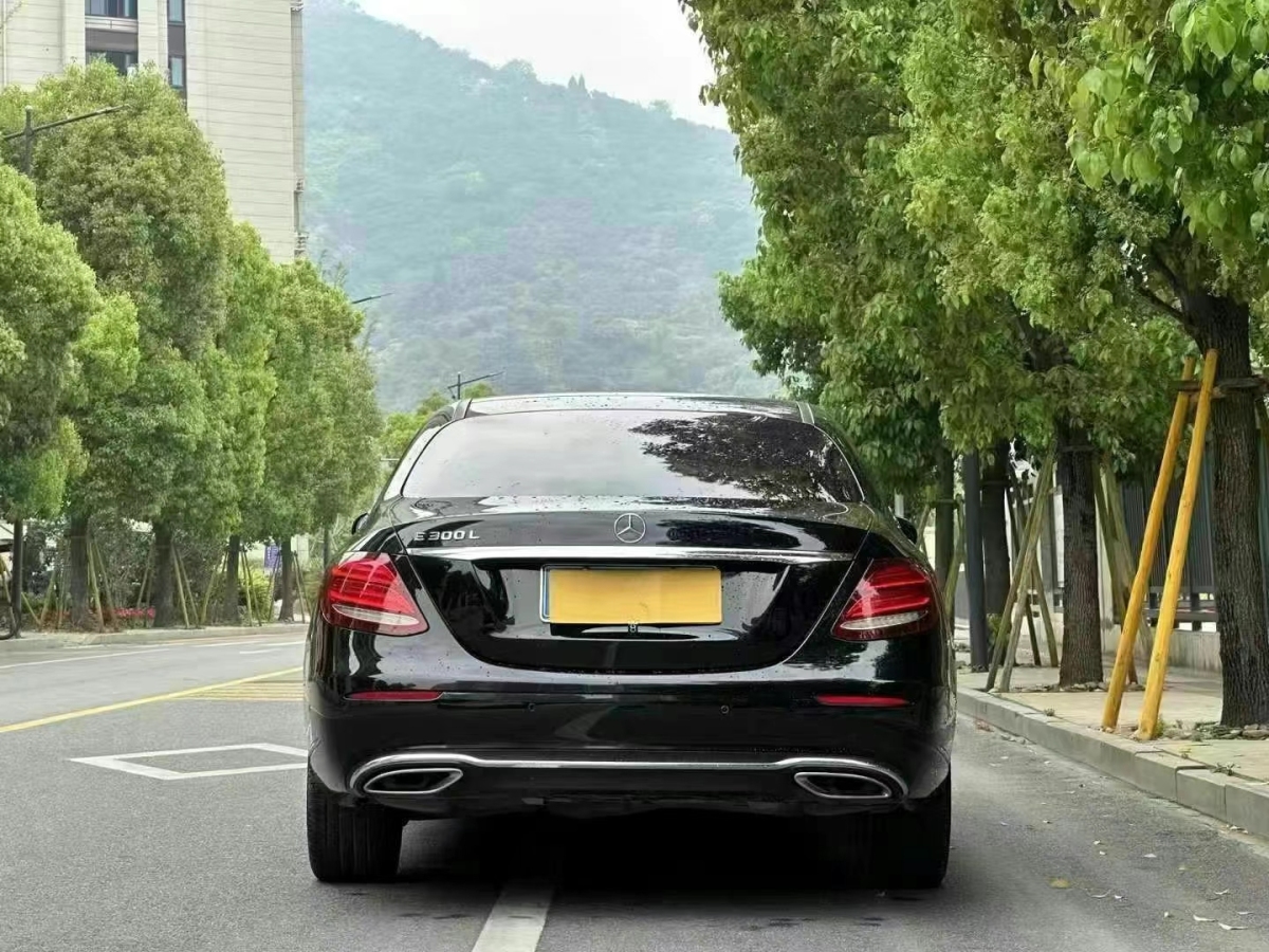 奔馳 奔馳E級  2019款 改款 E 300 L 時尚型圖片