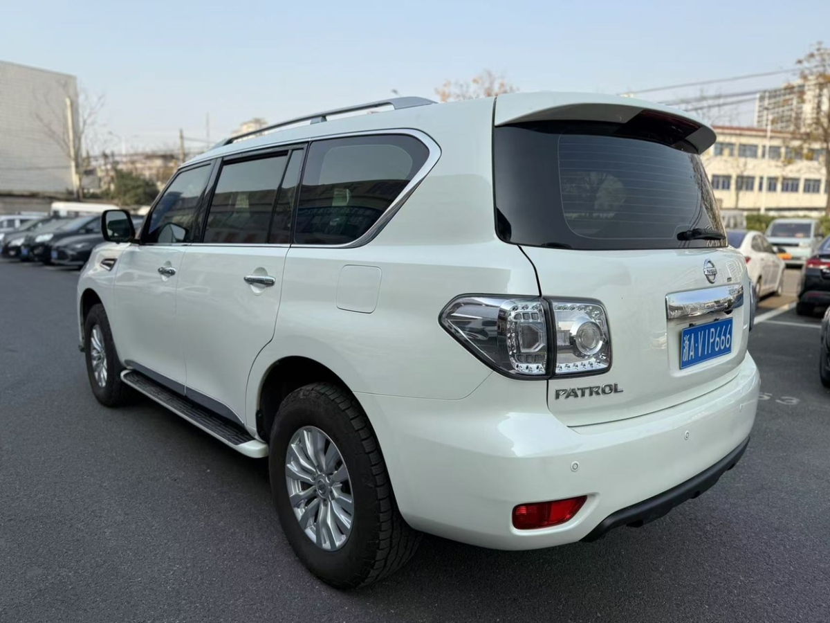 日產(chǎn) 途樂  2018款 4.0L 領英型圖片