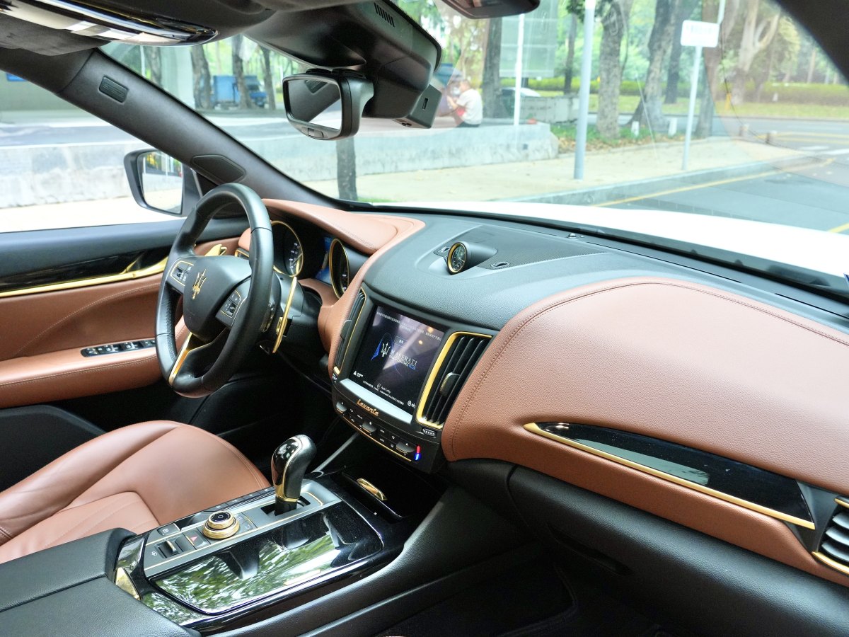 瑪莎拉蒂 Levante  2018款 3.0T 350Hp 標(biāo)準(zhǔn)版圖片