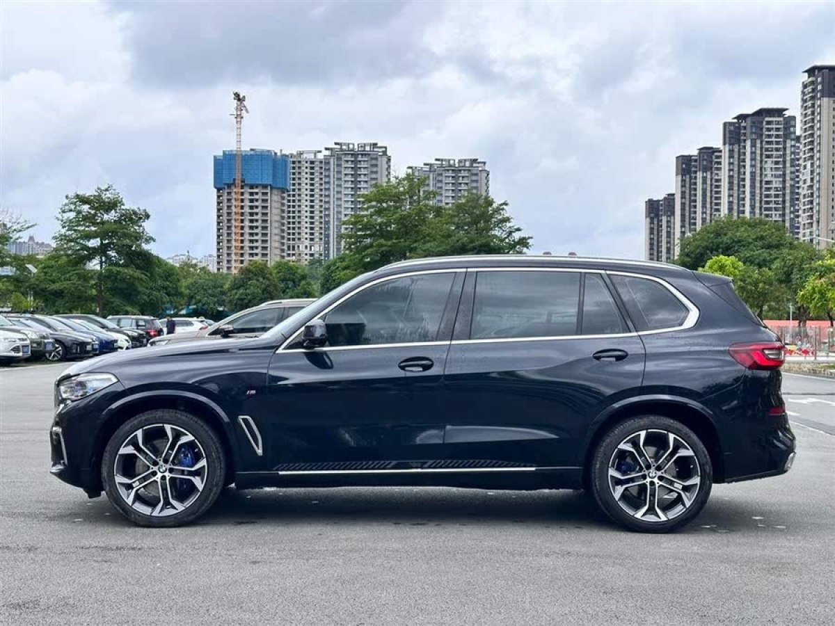 寶馬 寶馬X5  2022款 改款 xDrive 40Li 尊享型M運(yùn)動(dòng)套裝圖片