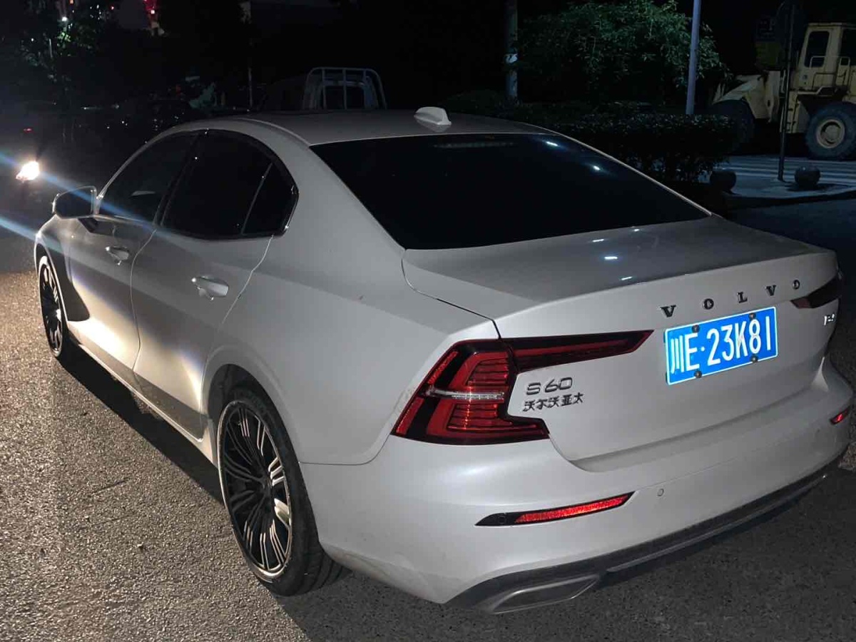 2022年5月沃爾沃 S60L  2022款 B4 智遠(yuǎn)豪華版