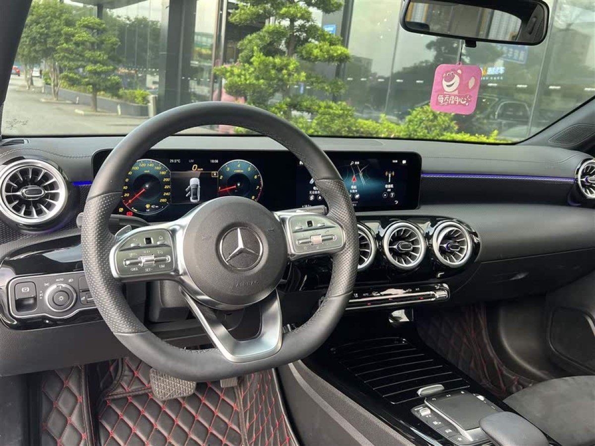 奔馳 奔馳A級(jí)  2021款 A 200 L 運(yùn)動(dòng)轎車(chē)時(shí)尚型圖片