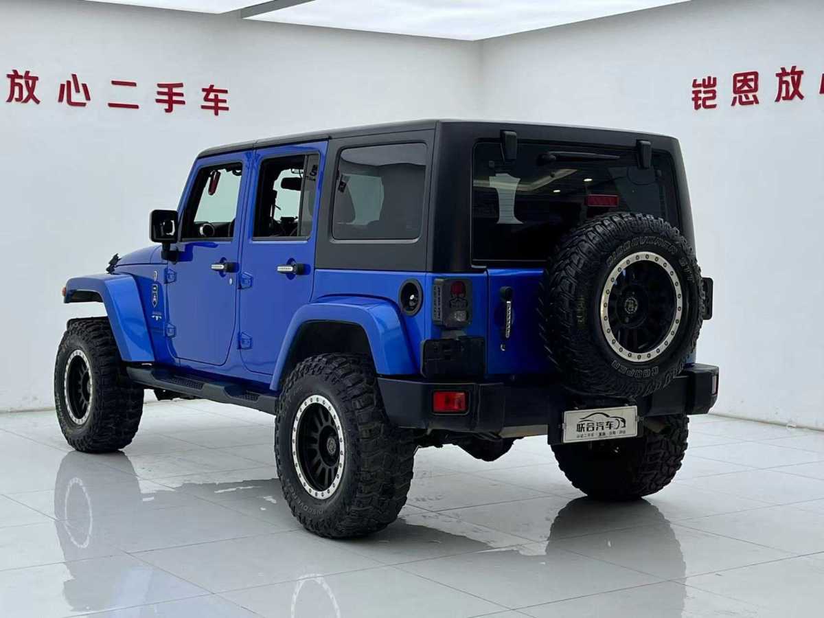 Jeep 牧馬人  2015款 3.0L Sahara 四門舒享版圖片