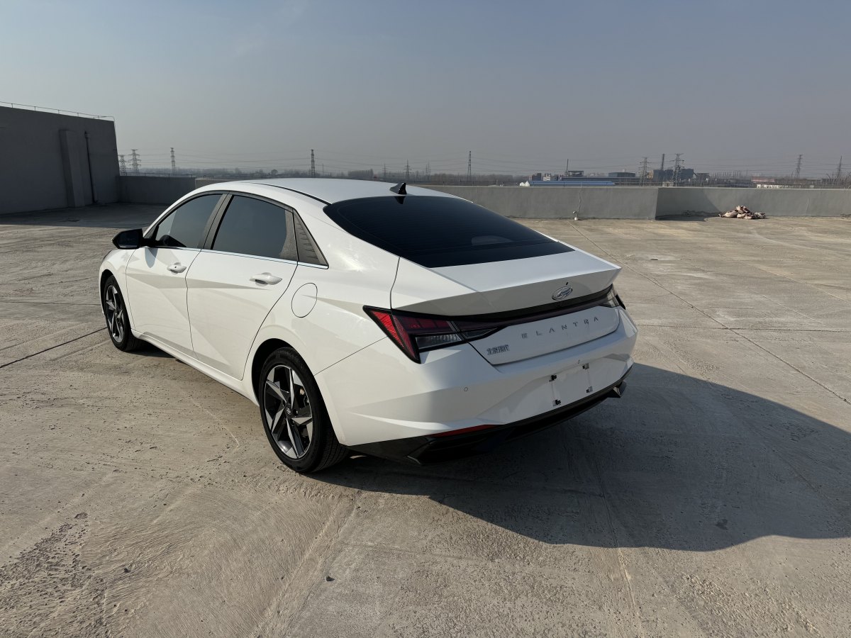 現(xiàn)代 伊蘭特  2022款 1.5L CVT LUX尊貴版圖片