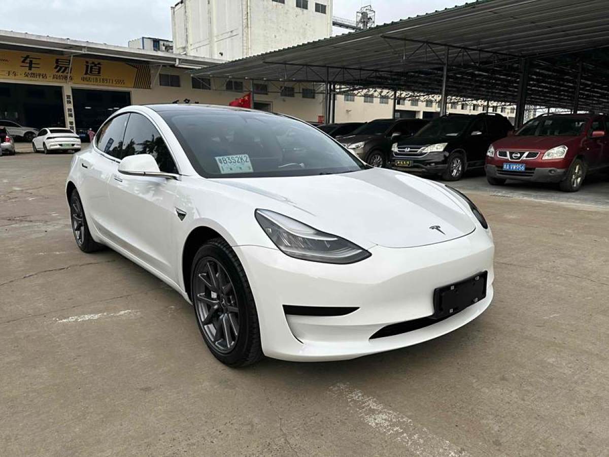 特斯拉 Model 3  2019款 標(biāo)準(zhǔn)續(xù)航后驅(qū)升級(jí)版圖片