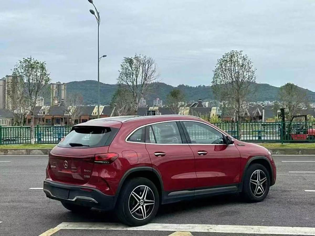 奔馳 奔馳EQA  2022款 EQA 300 4MATIC 首發(fā)特別版圖片