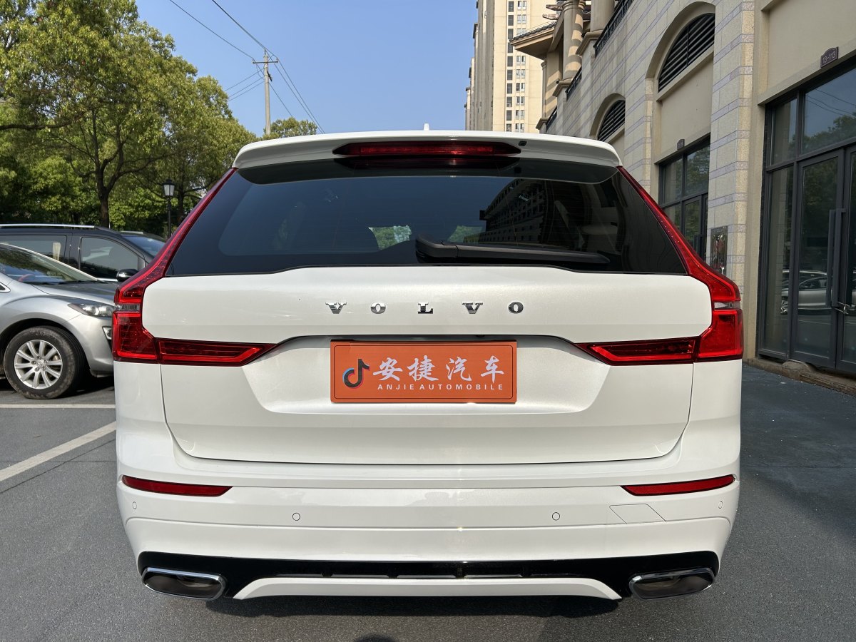 2021年4月沃尔沃 XC60  2021款 T5 四驱智远豪华版