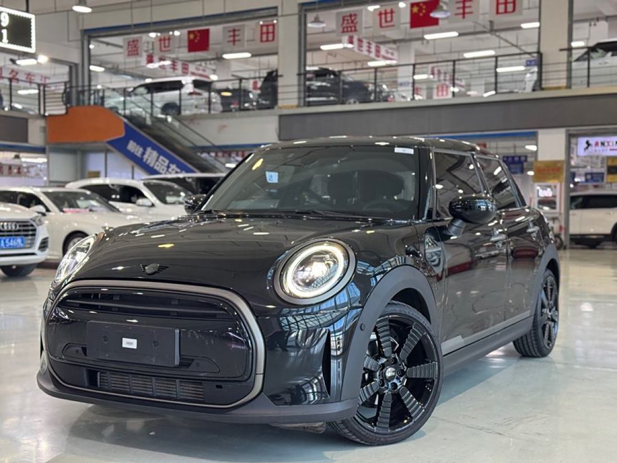 MINI MINI  2023款 1.5T COOPER 國王十字特別版 五門版圖片