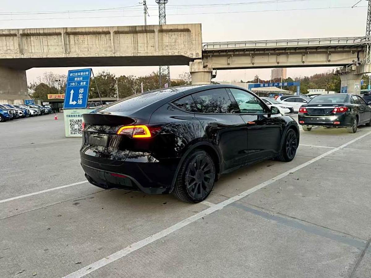 特斯拉 Model 3  2022款 后輪驅(qū)動(dòng)版圖片