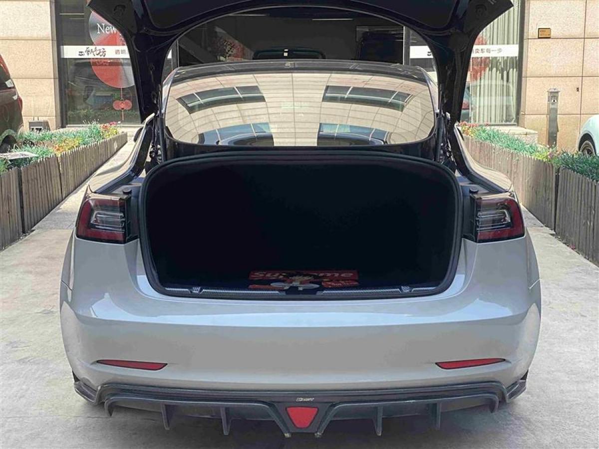 特斯拉 Model 3  2020款 改款 標(biāo)準(zhǔn)續(xù)航后驅(qū)升級版圖片