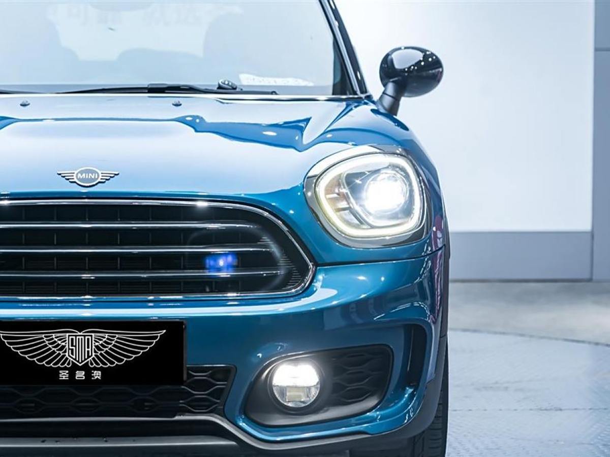 2019年9月MINI COUNTRYMAN  2018款 1.5T COOPER ALL4 藝術(shù)家