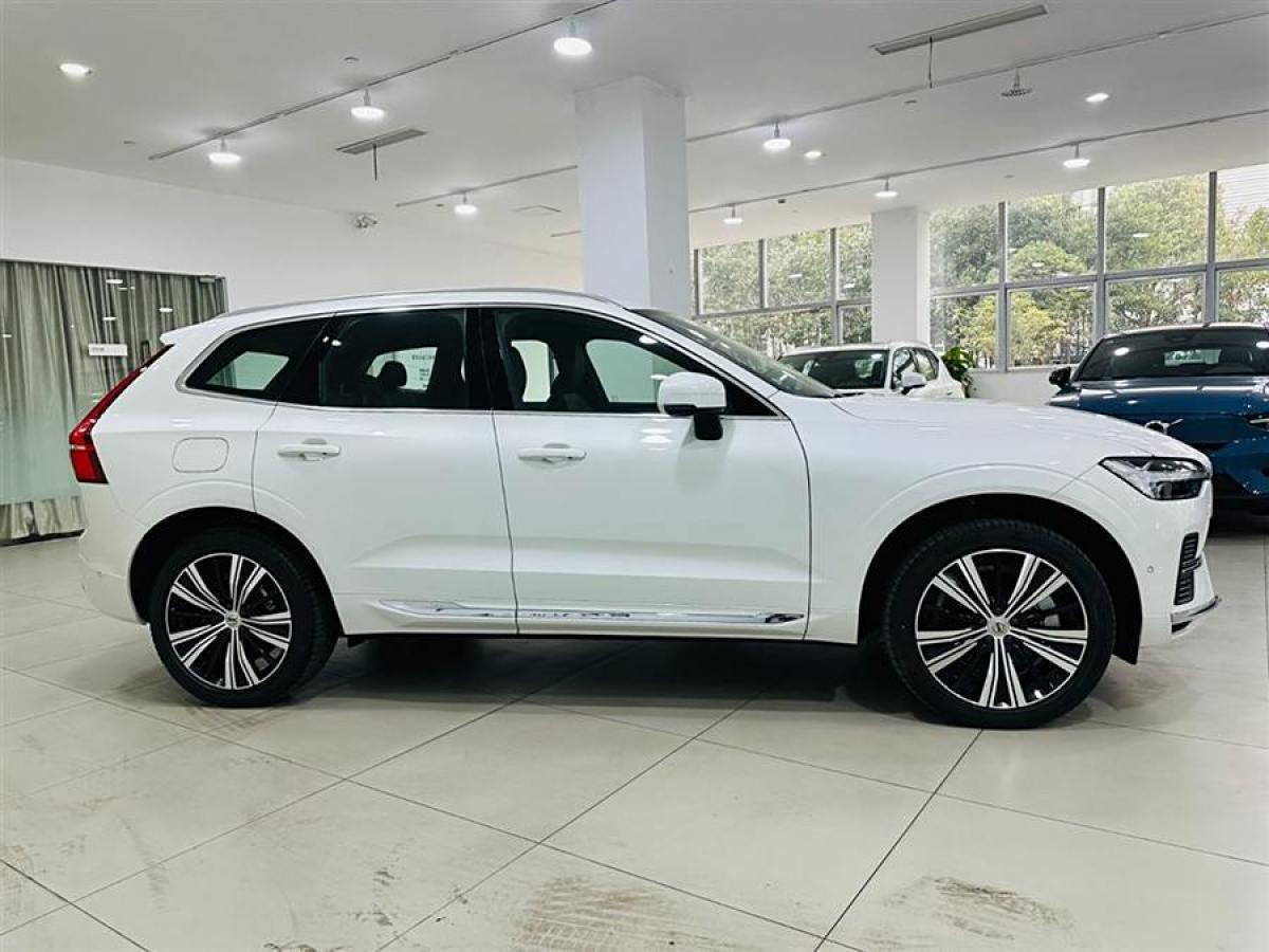 沃爾沃 XC60新能源  2025款 插電式混動 長續(xù)航四驅(qū)智遠豪華版圖片