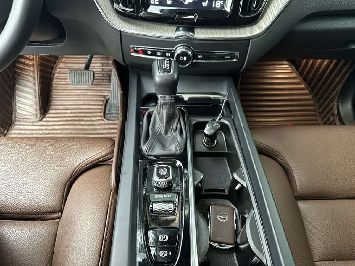 沃爾沃 XC60  2020款 T5 四驅智逸豪華版圖片