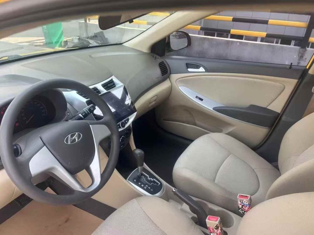 現(xiàn)代 朗動  2013款 1.6L 自動領(lǐng)先型圖片