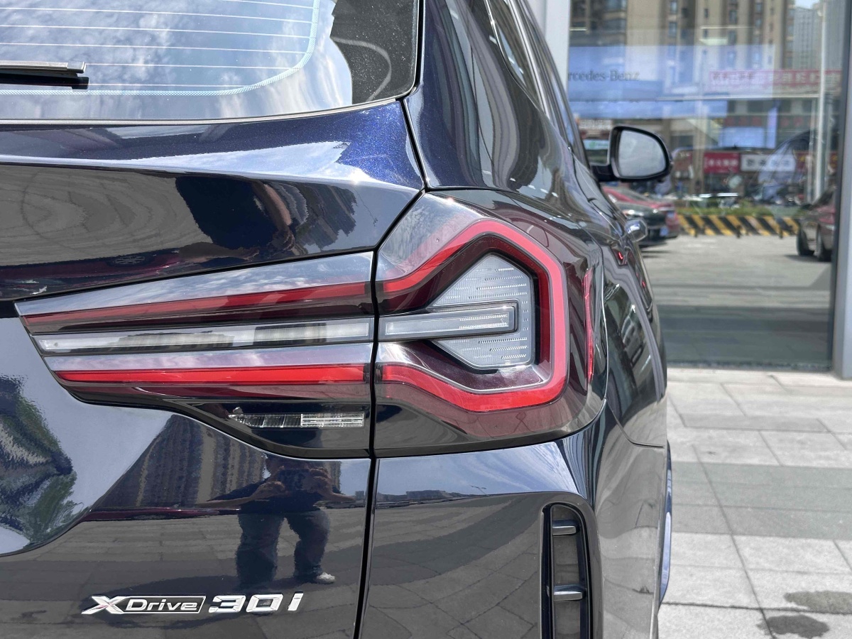 寶馬 寶馬X3  2022款 xDrive30i 領(lǐng)先型 M曜夜套裝圖片