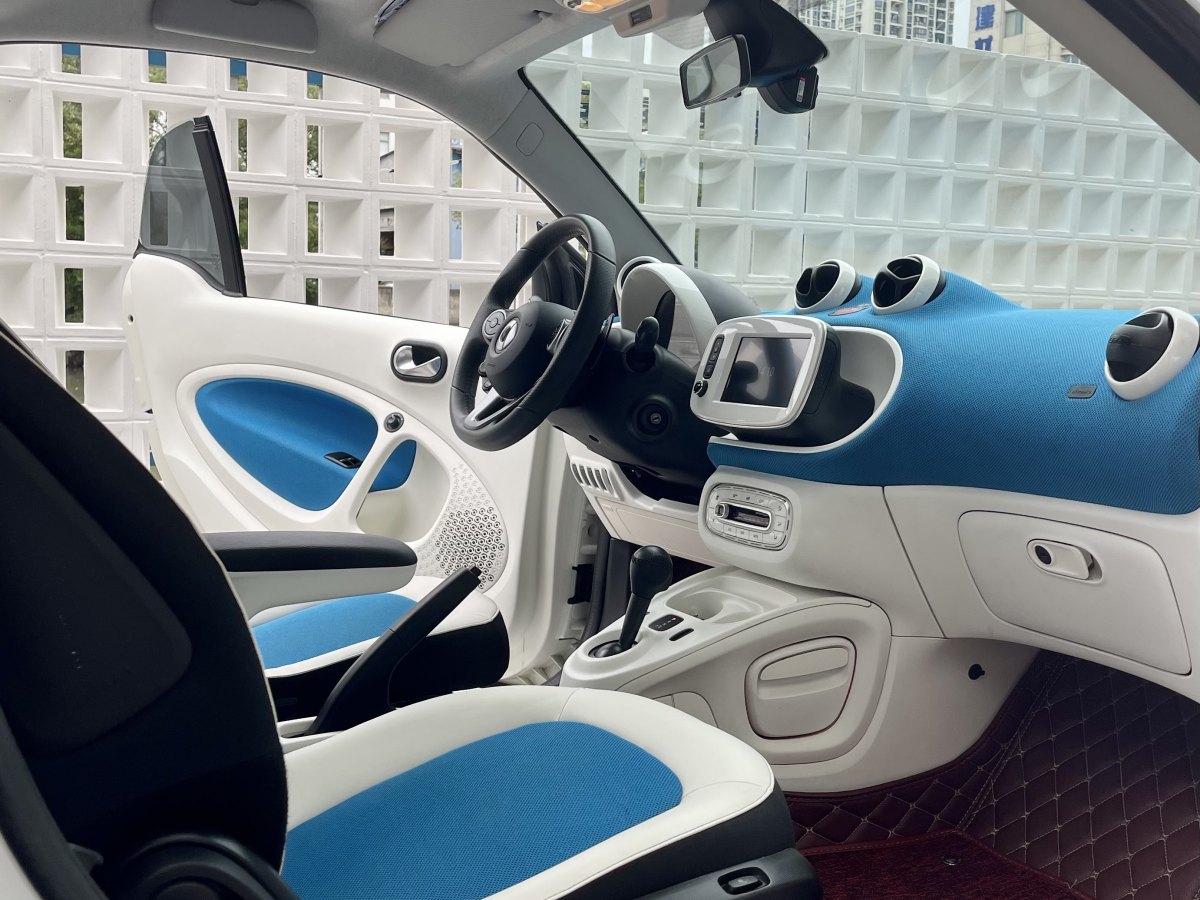 smart fortwo  2016款 0.9T 66千瓦硬頂極致版圖片