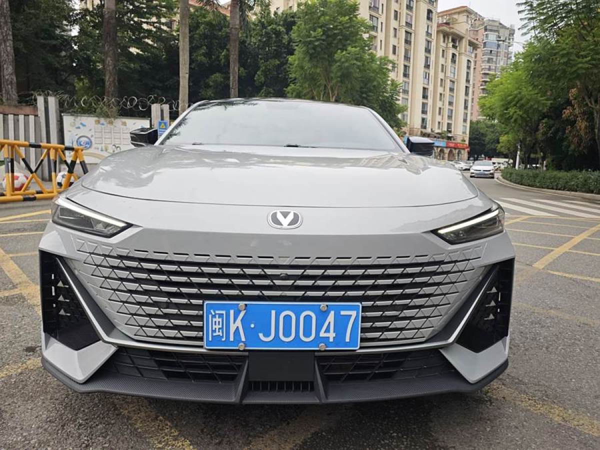 長(zhǎng)安 長(zhǎng)安UNI-V  2022款 1.5T 尊貴型圖片