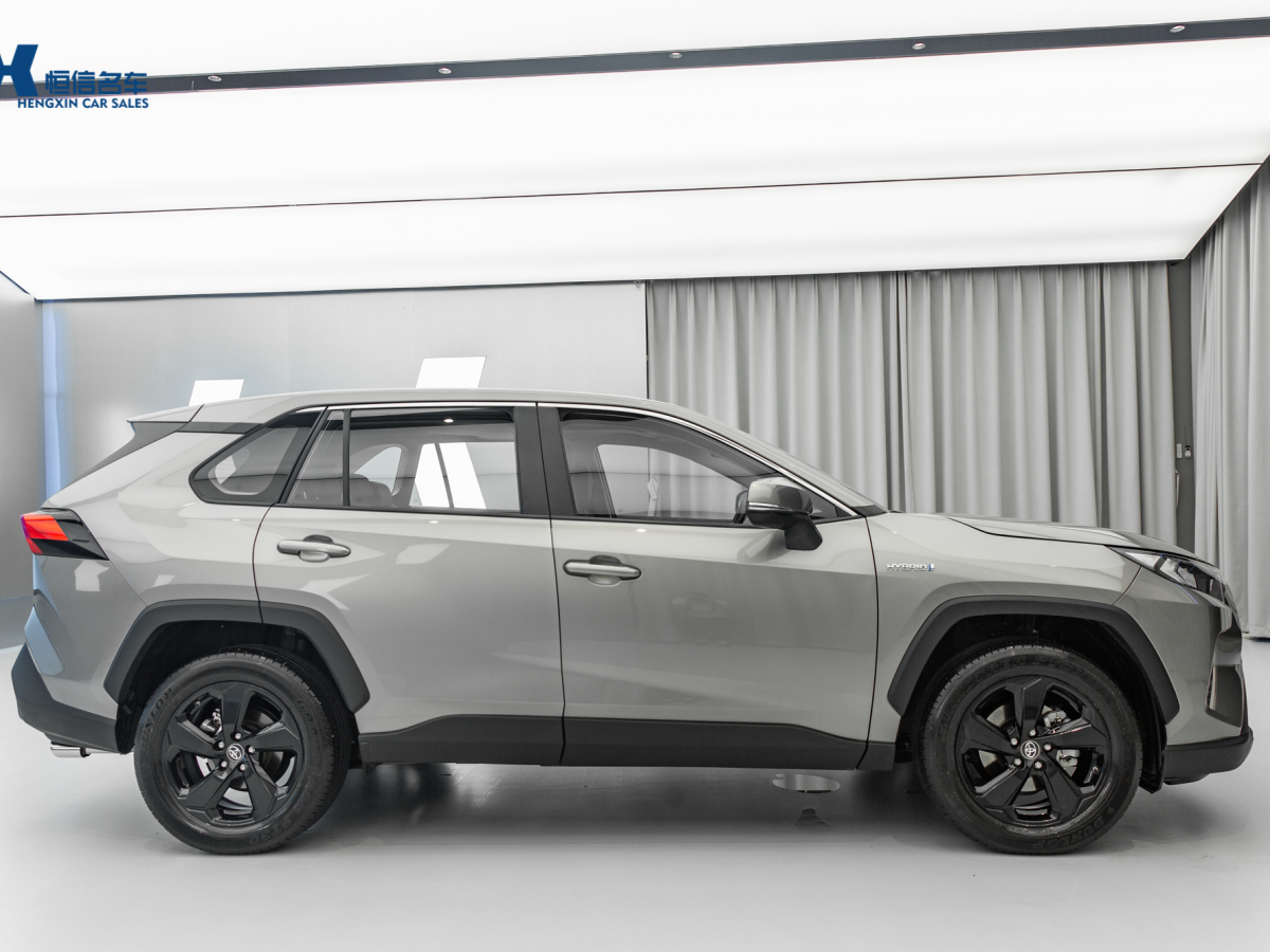 2021年7月豐田 RAV4榮放  2021款 改款 雙擎 2.5L CVT四驅(qū)精英PLUS版