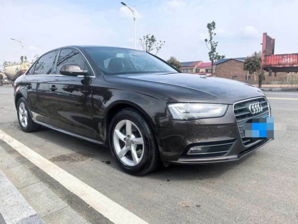 奧迪 奧迪A4L  2013款 35 TFSI 自動(dòng)標(biāo)準(zhǔn)型圖片