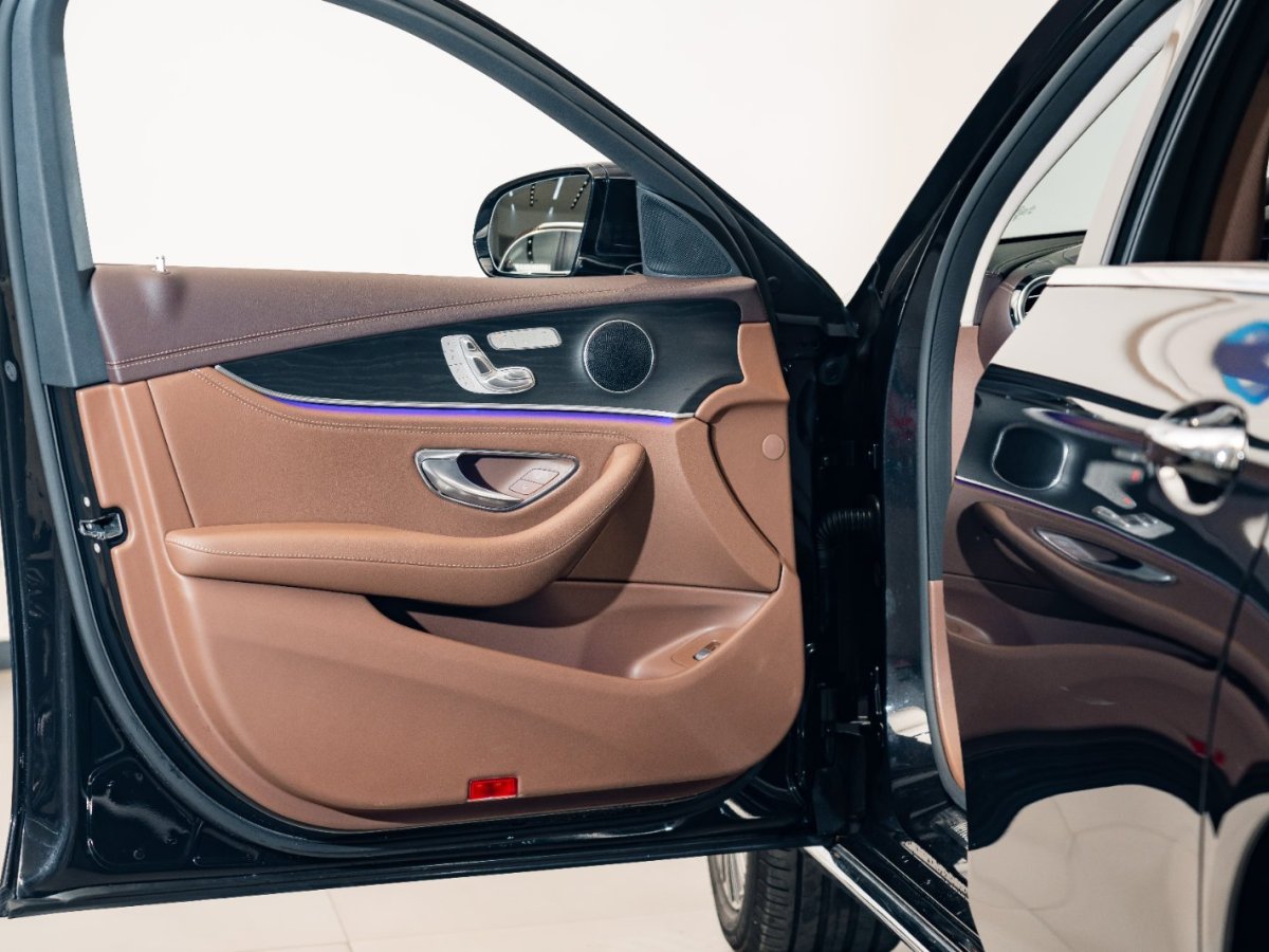 奔驰 奔驰E级  2023款 改款 E 300 L 时尚型图片